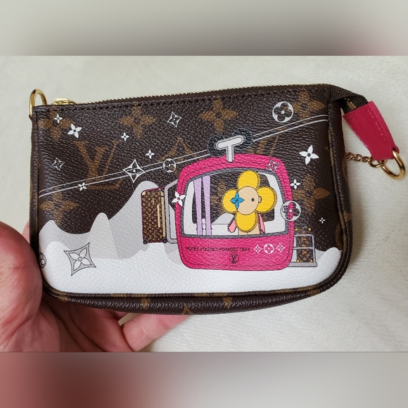 Louis Vuitton Christmas 2019 Limited Edition Mini Pochette Accessoires - Picture 4 of 10